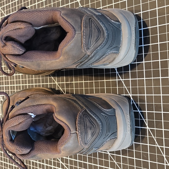 11.5 2E New Balance Hiking Boot Shoes EUC  MW978GT - Picture 7 of 12